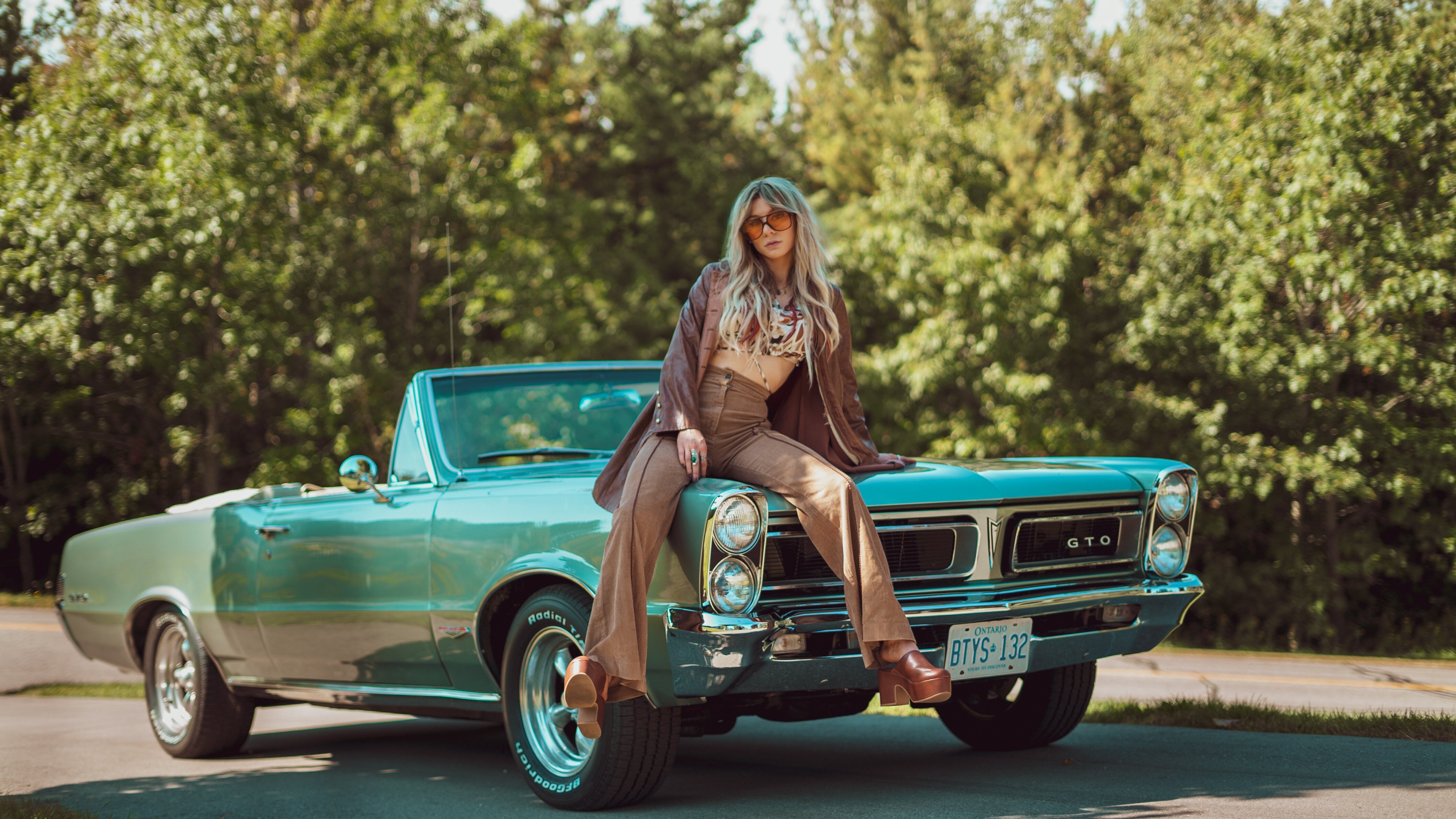 Jessica Sevier on car