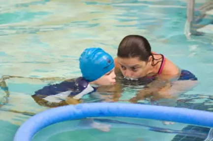kids taking a swimming lesson 